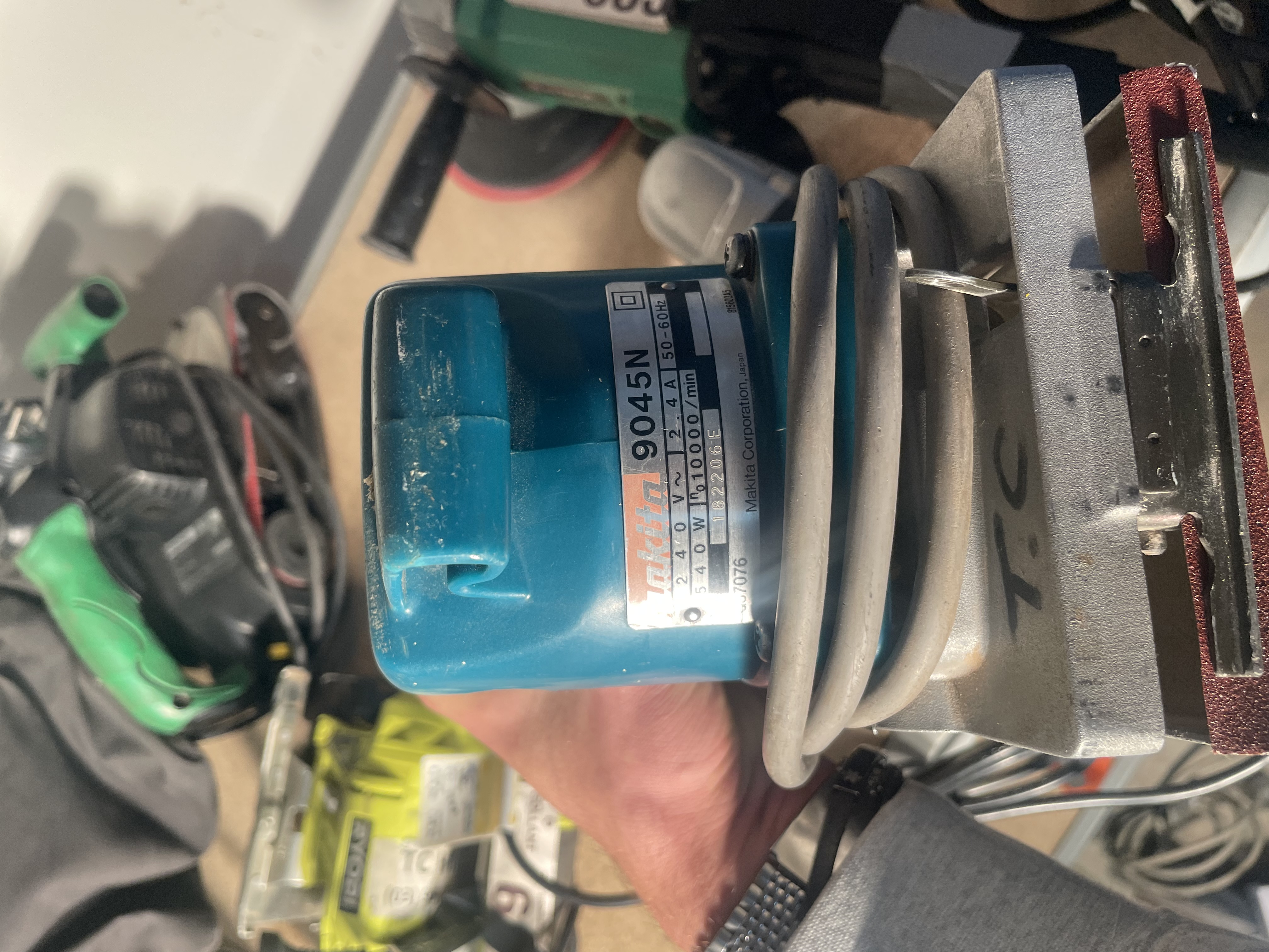 Makita 9045N finishing sander.