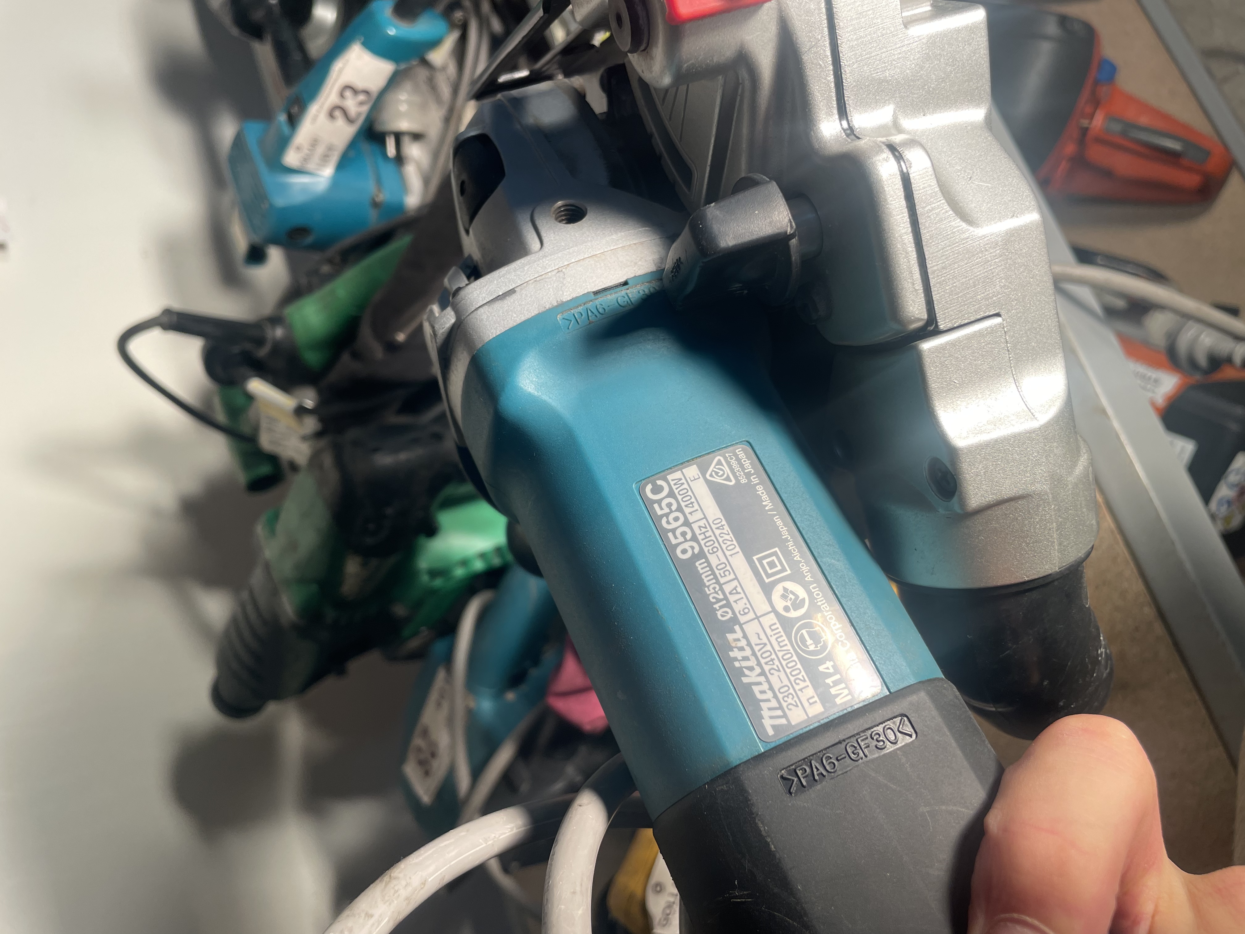 Makita 9565CVR 125mm (5") Angle Grinder 