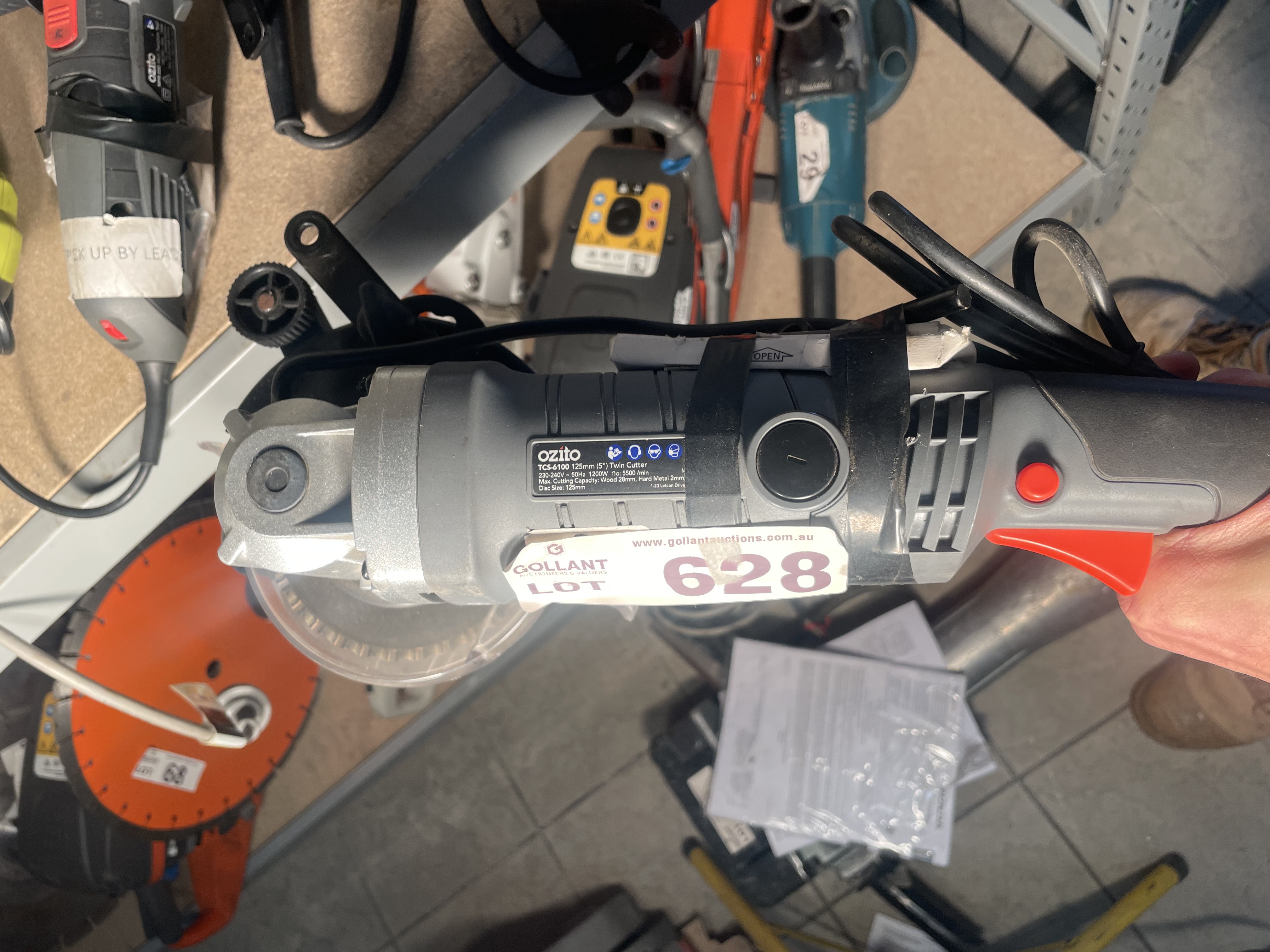 Ozito TCS-6100 Twin Cutter angle grinder.