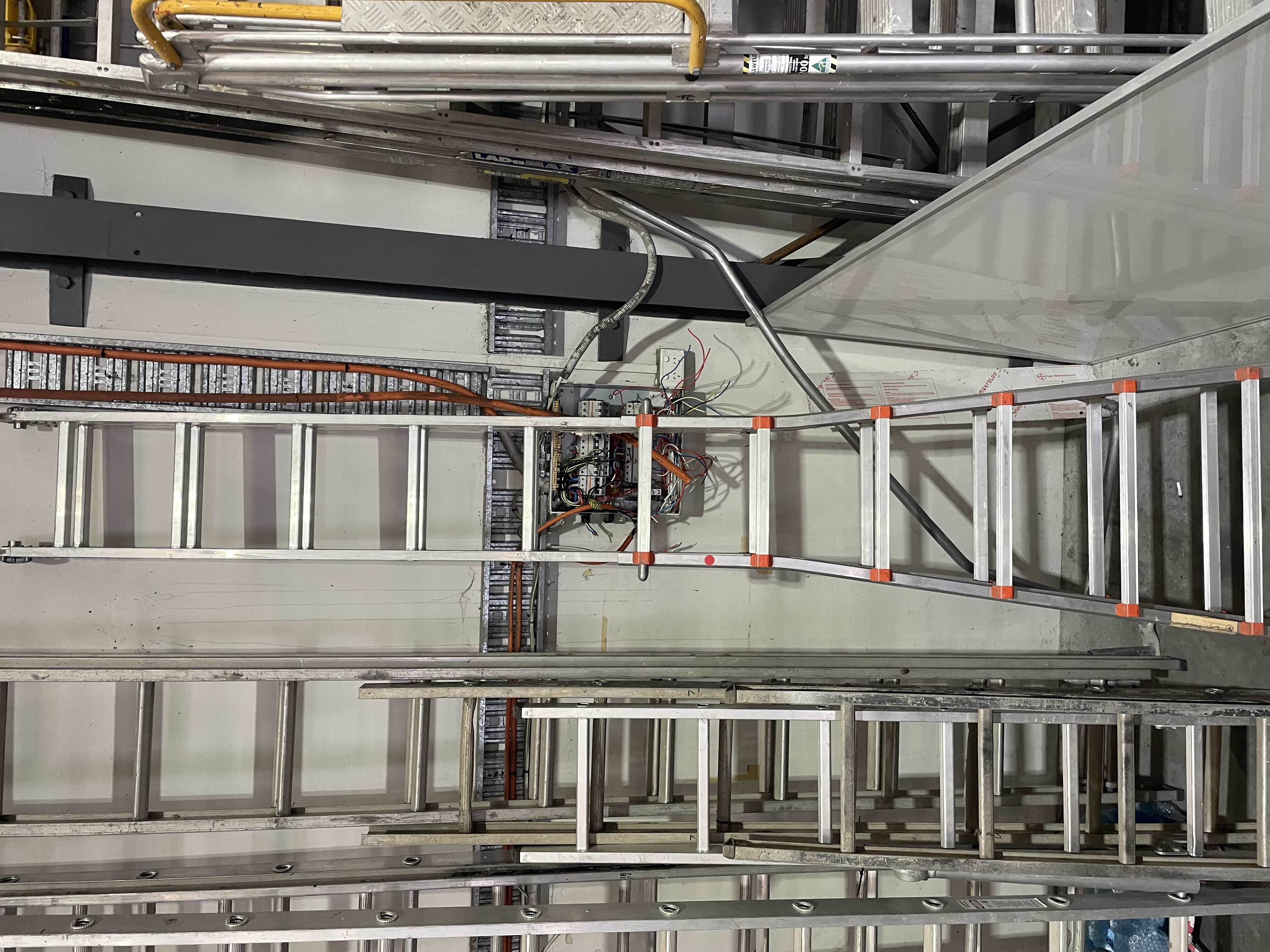 WAKÜ Industrial Telescopic Ladder