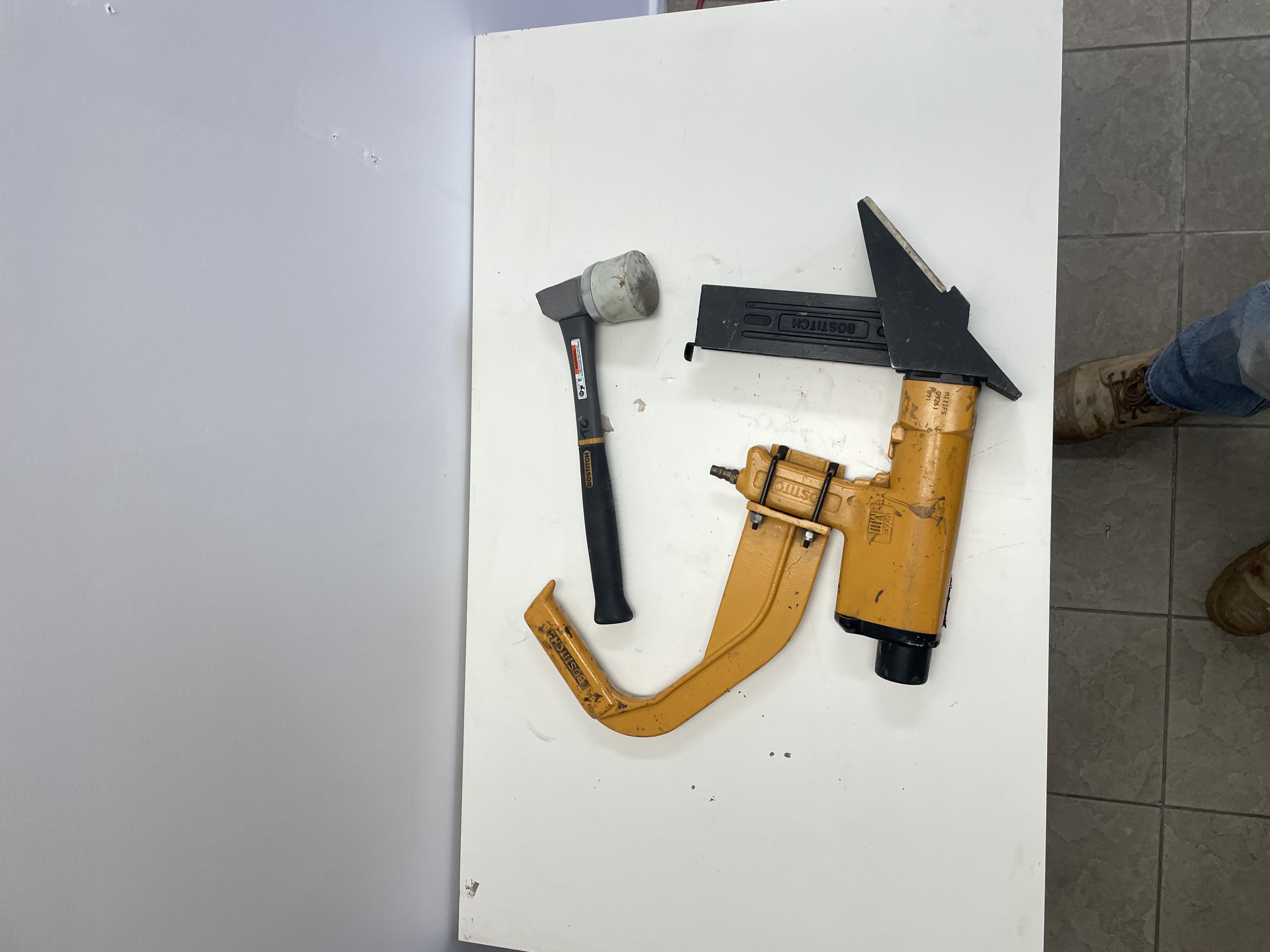 BOSTITCH Secret Flooring Stapler