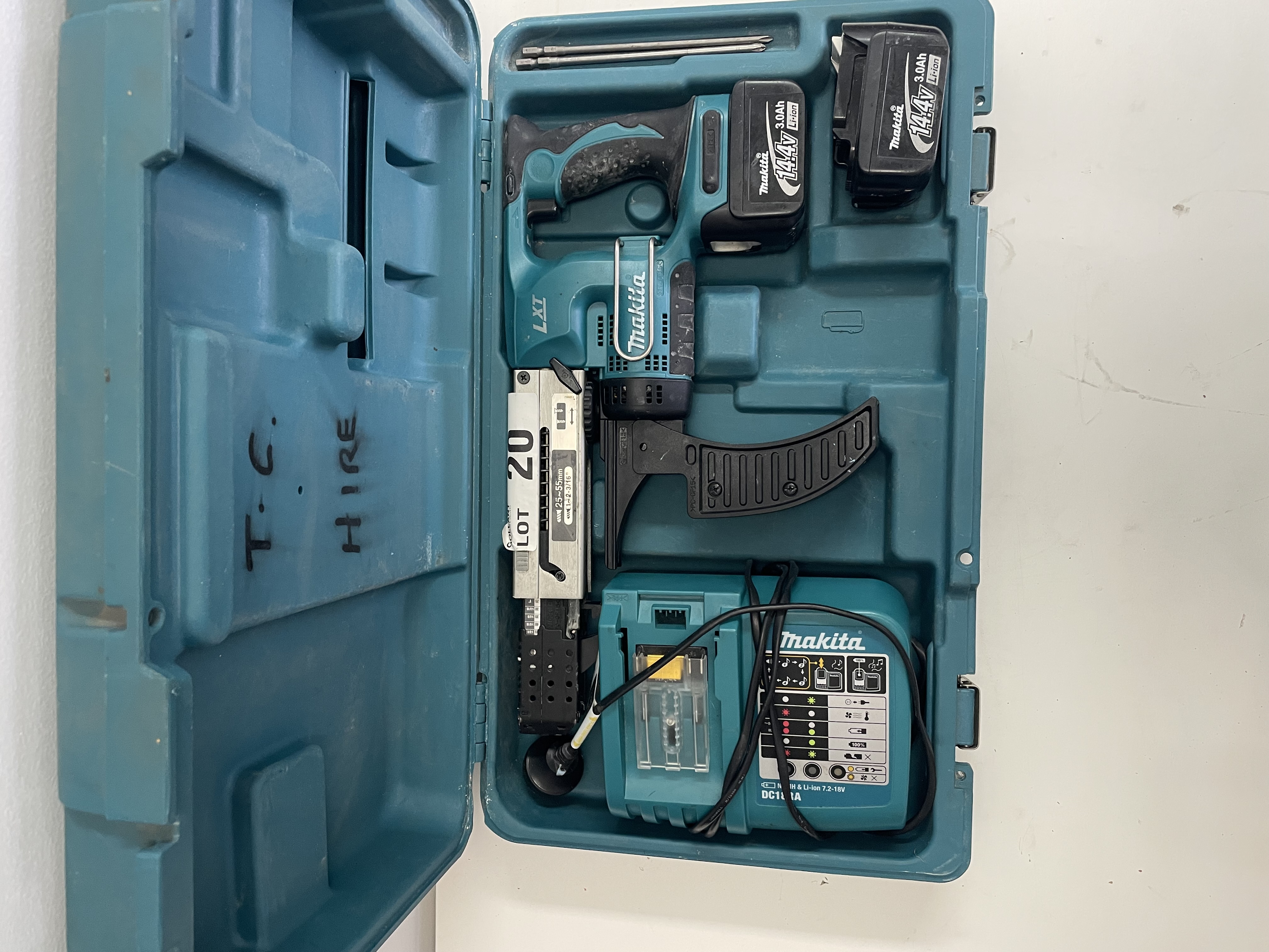 Makita 14.4V LXT Auto-Feed Screwdriver Kit