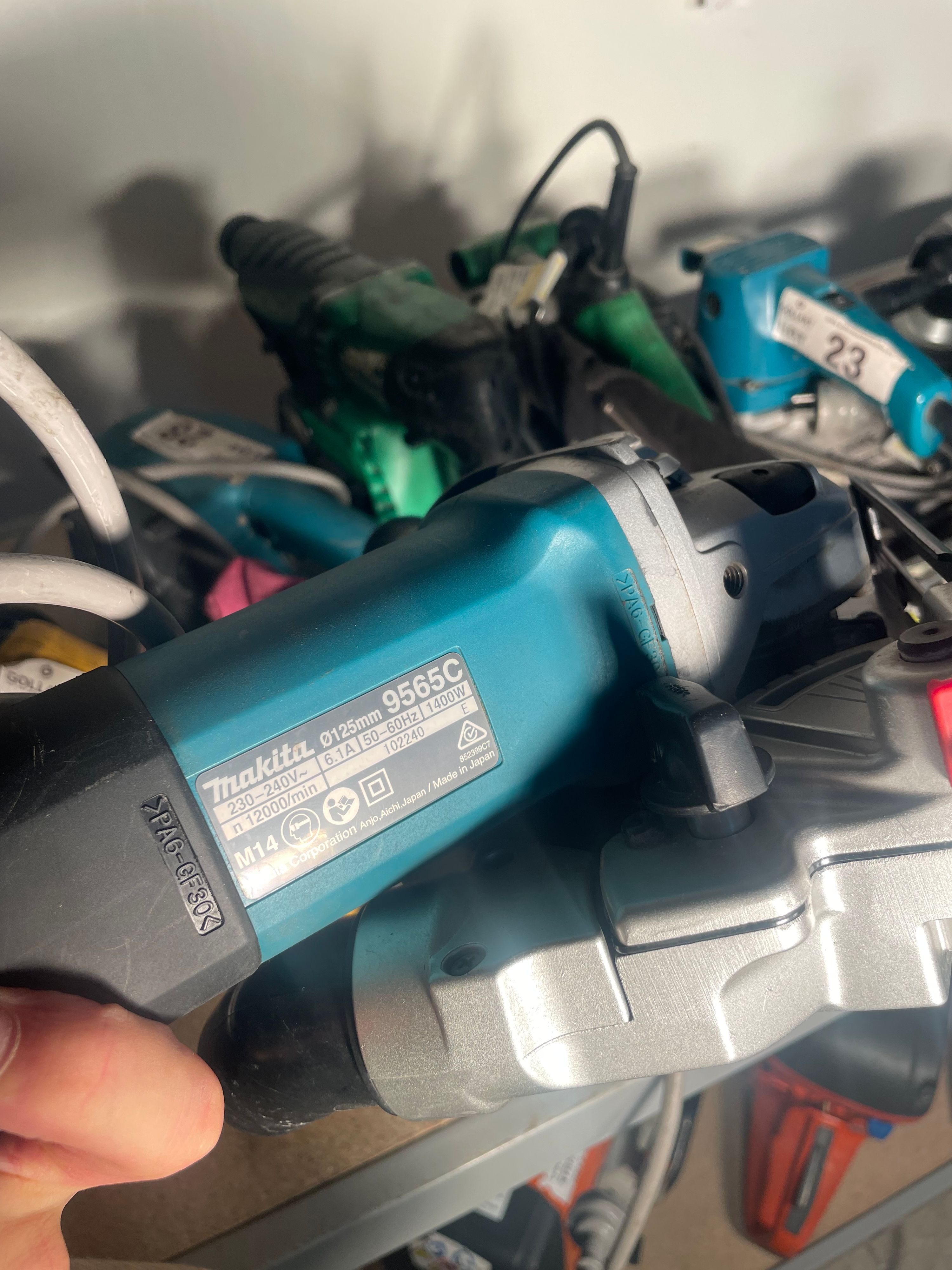 Makita 9565CVR 125mm (5") Angle Grinder 