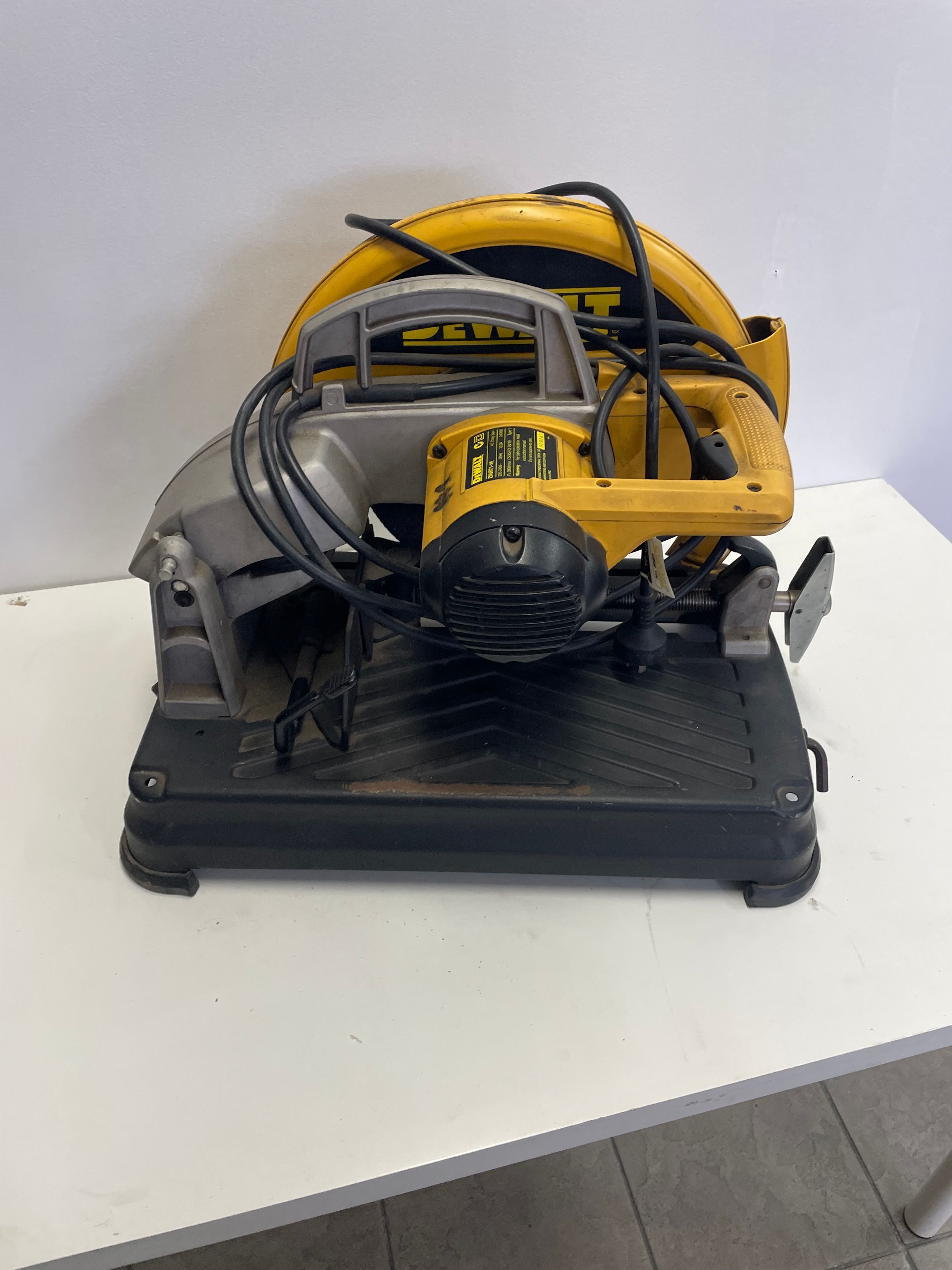 DEWALT D28730XE Metal Cut-Off Saw (2300W)