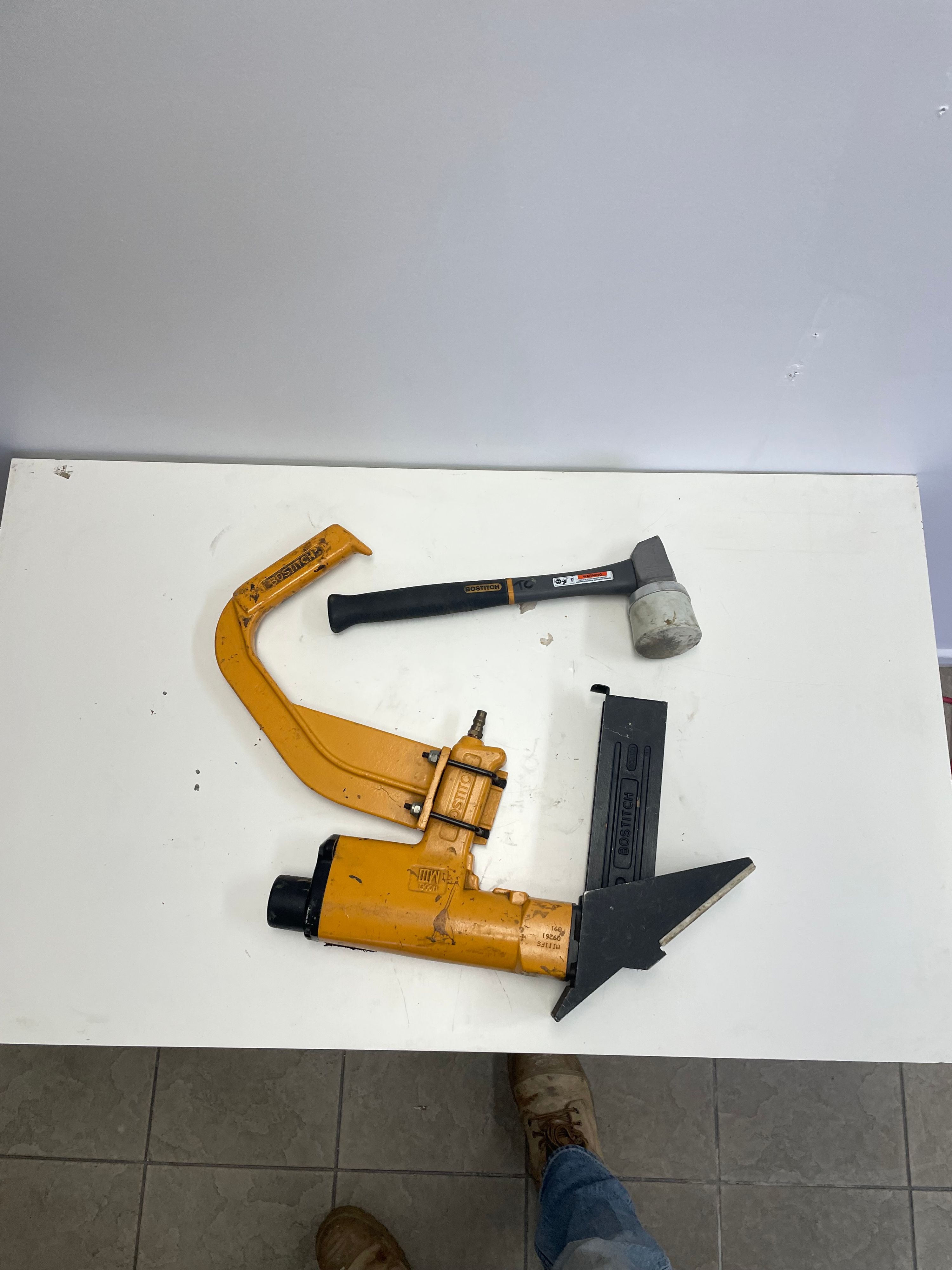 BOSTITCH Secret Flooring Stapler
