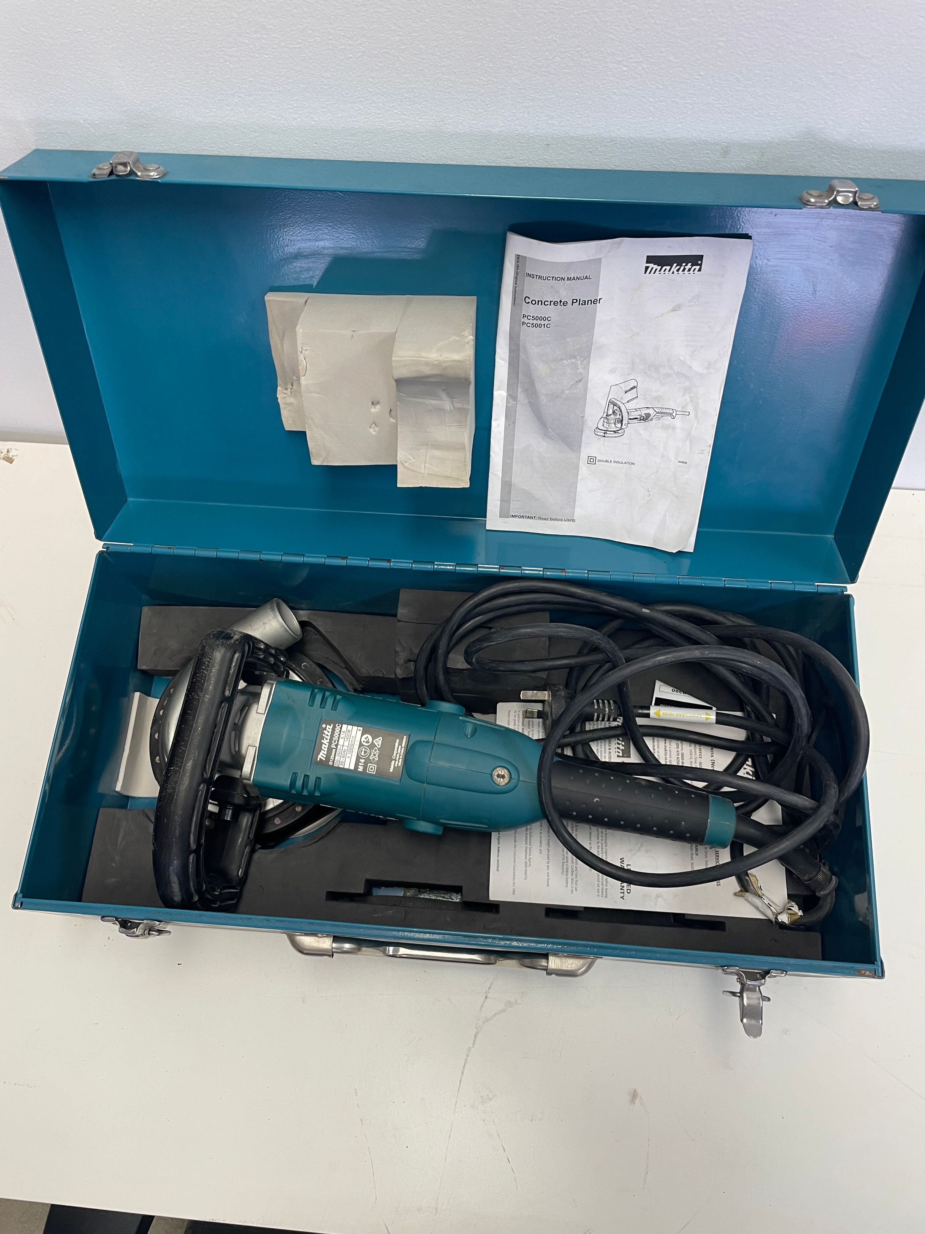Makita 5-inch Concrete Planer